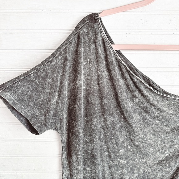American Eagle Grey One Shoulder Short Sleeve Top Size Large - Picture 2 of 6